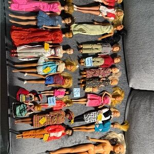 Assorted vintage dolls